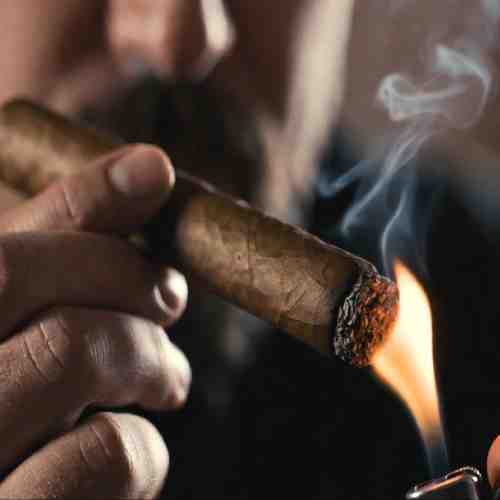 商务饭局，雪茄何时点燃最体面？把握这一口的时间哲学