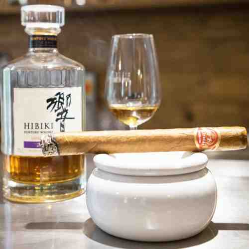 雪茄与饮品搭配全攻略：一场感官的平衡艺术